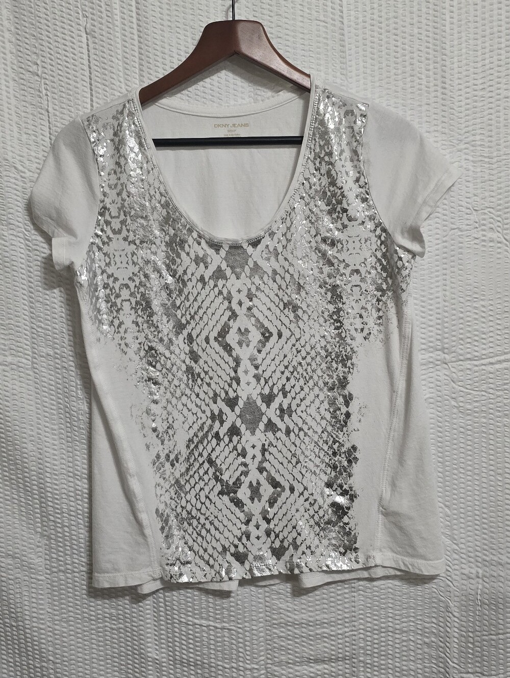 DKNY Jeans Women’s Small White & Silver Metallic Snake Print T-Shirt